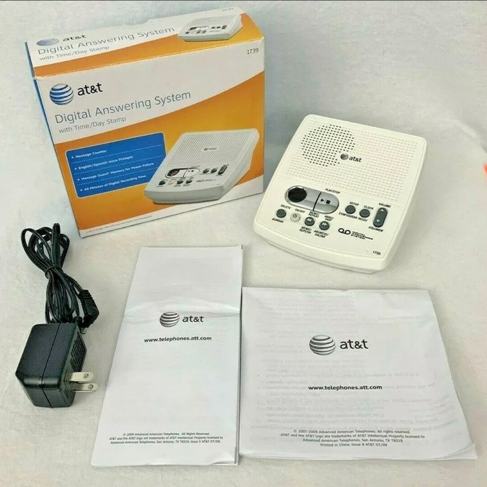 AT&T Corded Digital Answering Machine System 1739 White Time Day Stamp